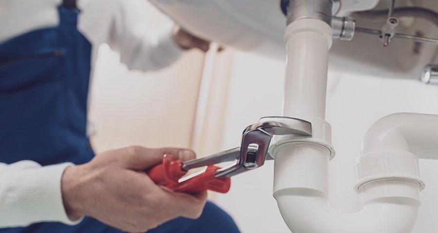 La Importancia de un Fontanero Profesional en las Reformas del Hogar