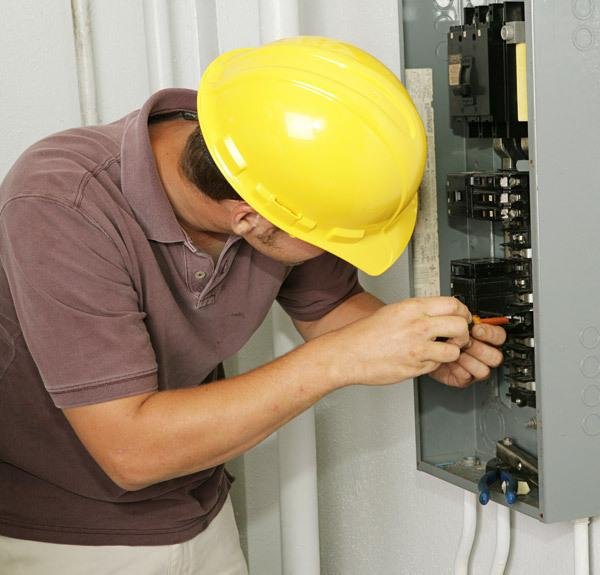 Importancia de las inspecciones eléctricas⁢ preventivas en el hogar